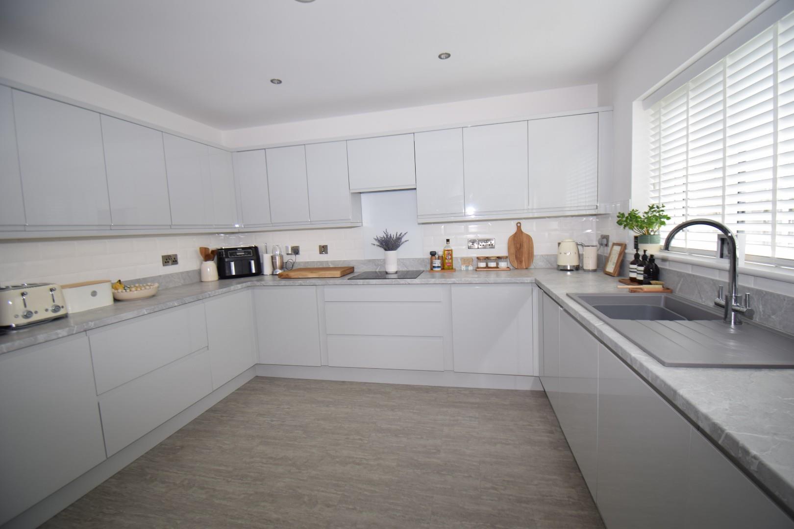 Kitchen3.JPG